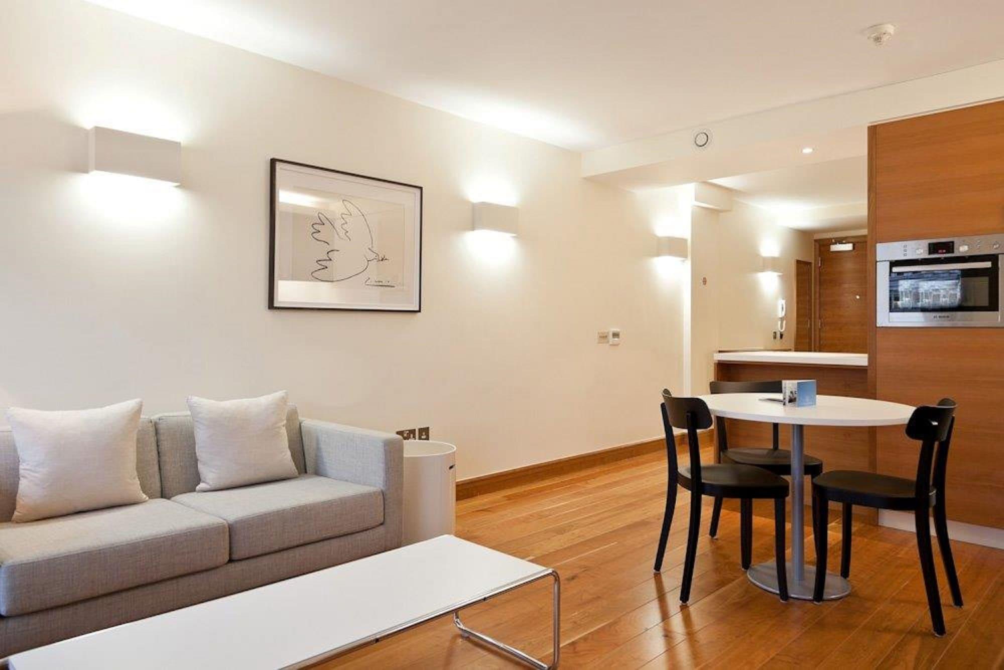 Master Farringdon Apartment London Exterior photo