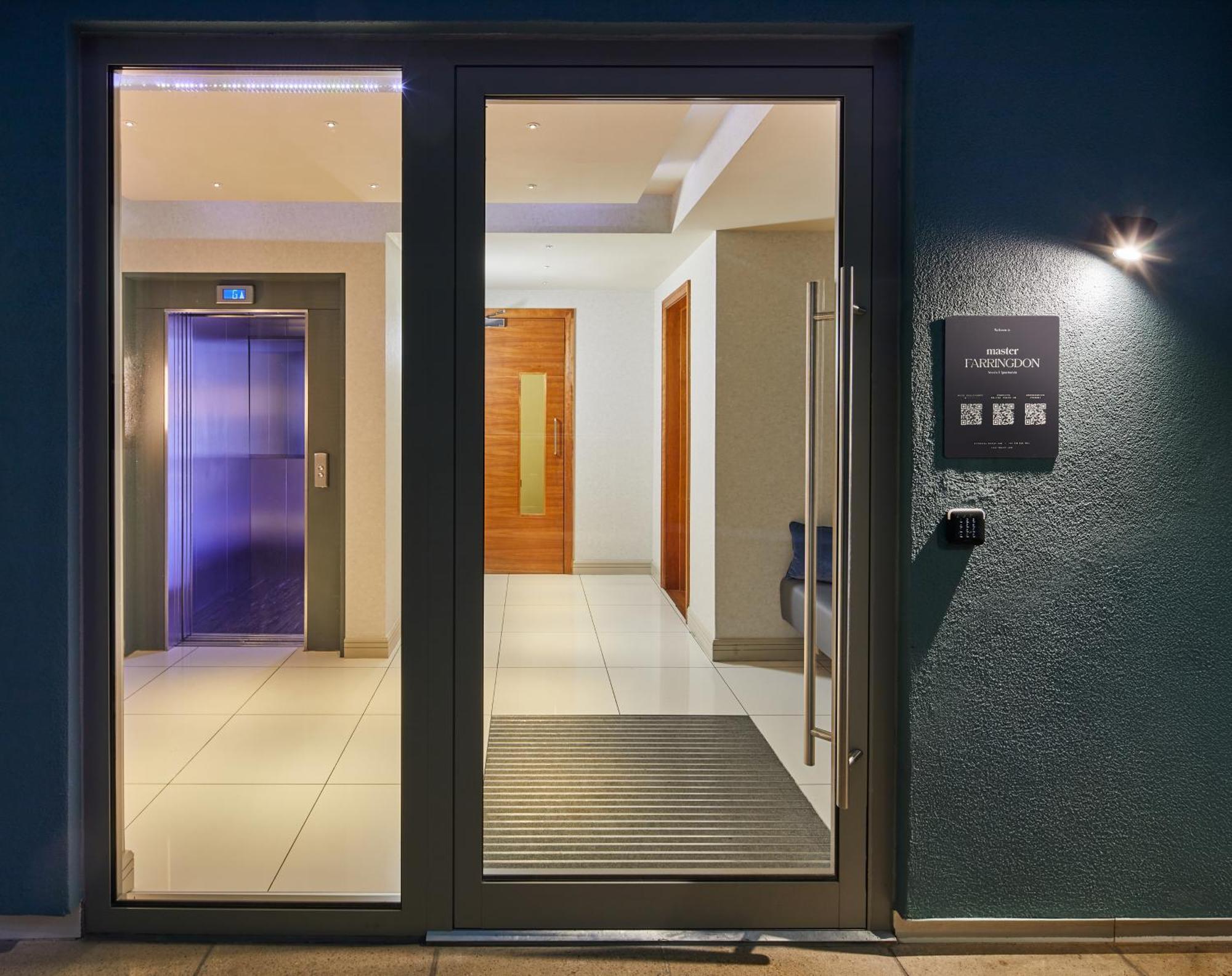 Master Farringdon Apartment London Exterior photo